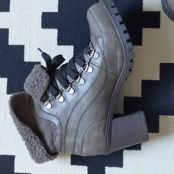 Jellypop grey chunky heel ankle booties - Picture 9 of 11